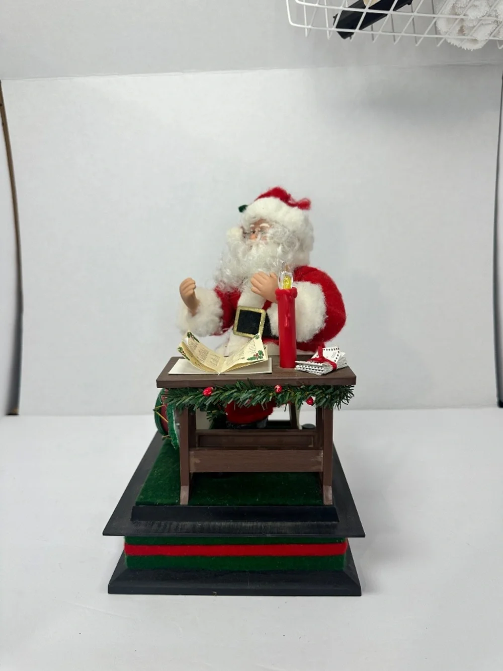 Vintage 1993 Holiday Creations Musical Santa Scene Light Up Noel Desk Figurine